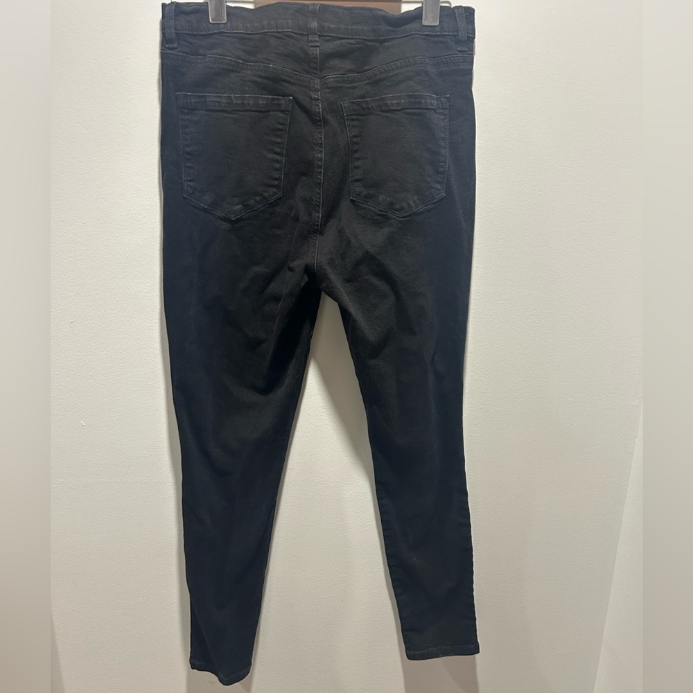 DYNDNM KATE, size 31, black distressed jeans, skinny leg, stretchy - Picture 4 of 6